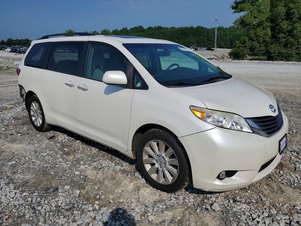 2015 TOYOTA SIENNA