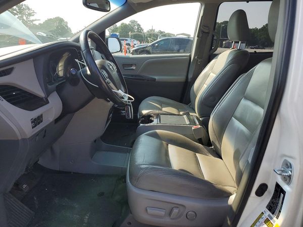 2015 TOYOTA SIENNA