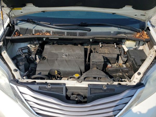 2015 TOYOTA SIENNA