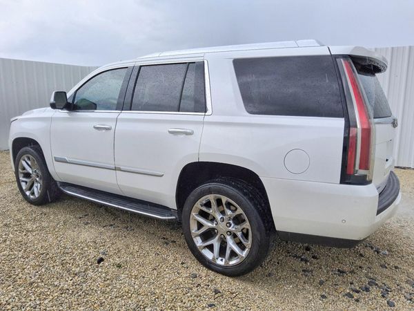 2017 CADILLAC ESCALADE Luxury