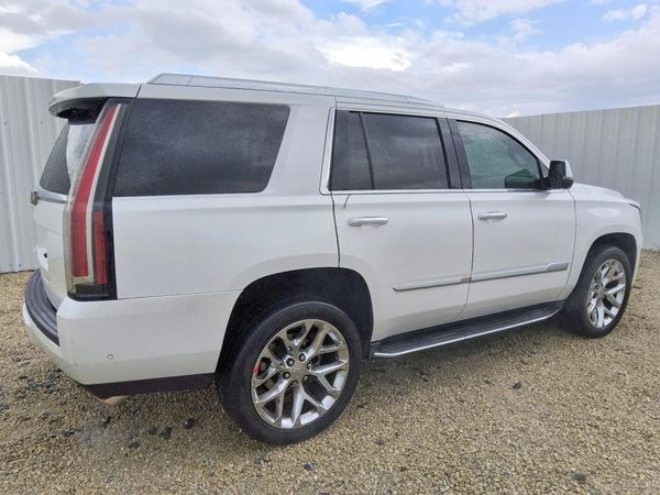 2017 CADILLAC ESCALADE Luxury