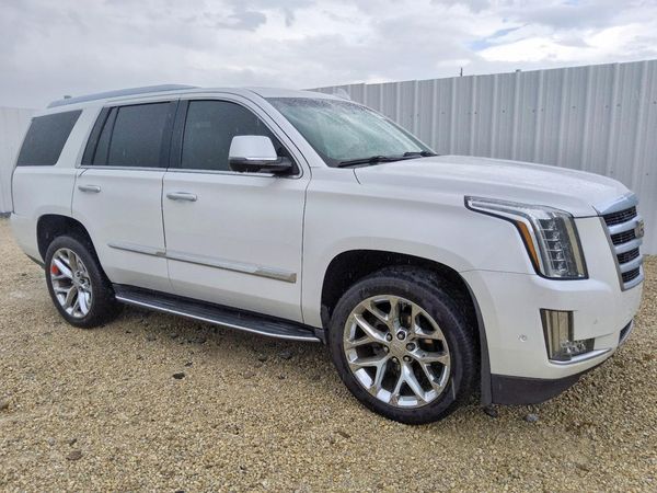 2017 CADILLAC ESCALADE Luxury