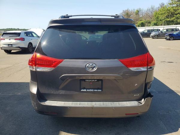 2014 TOYOTA SIENNA