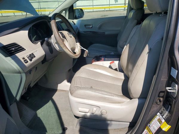 2014 TOYOTA SIENNA