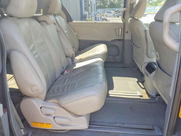 2014 TOYOTA SIENNA