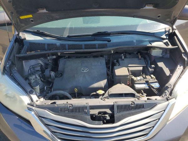 2014 TOYOTA SIENNA