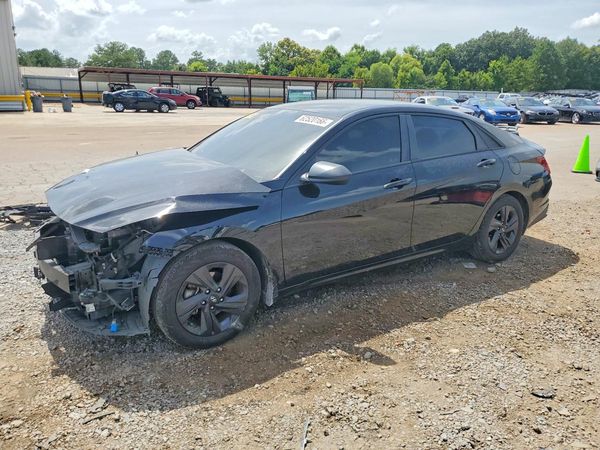 2022 HYUNDAI ELANTRA SEL w/Convenience Pkg — Front 3/4