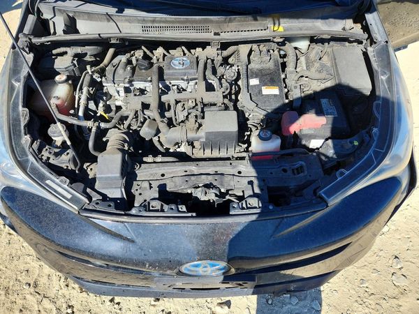 2018 TOYOTA PRIUS — Engine bay
