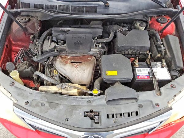 2013 TOYOTA CAMRY — Engine bay