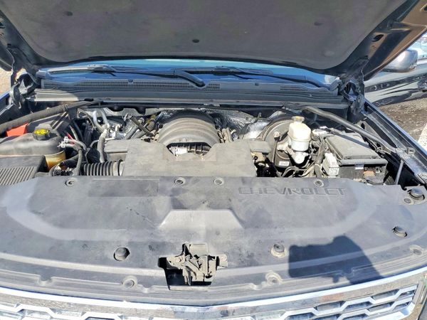 2015 CHEVROLET TAHOE LT — Engine bay
