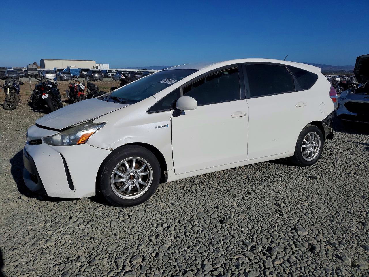 2017 TOYOTA PRIUS — Front 3/4