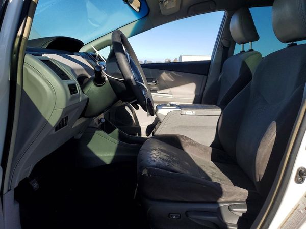 2017 TOYOTA PRIUS — DENT