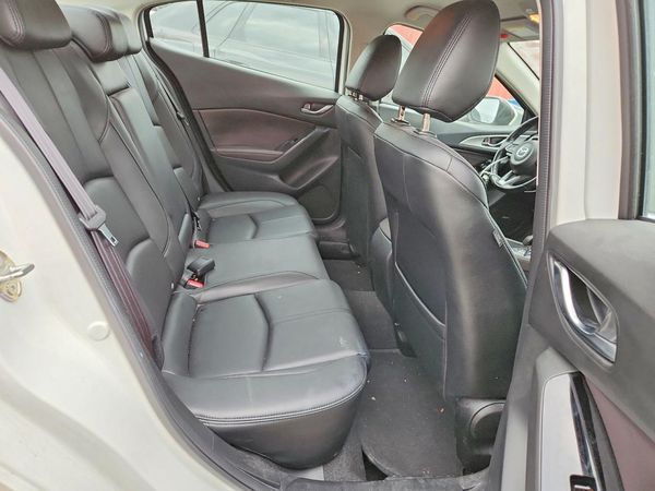 2018 MAZDA 3 Touring