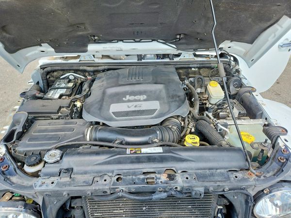 2015 JEEP WRANGLER SAHARA 4X4