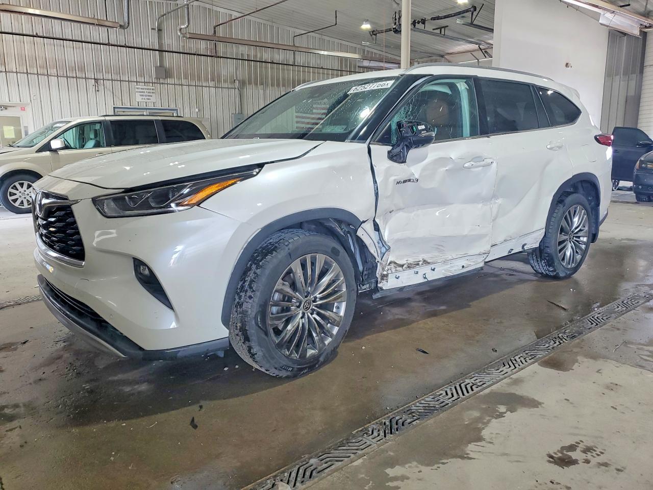 2021 TOYOTA HIGHLANDER Platinum