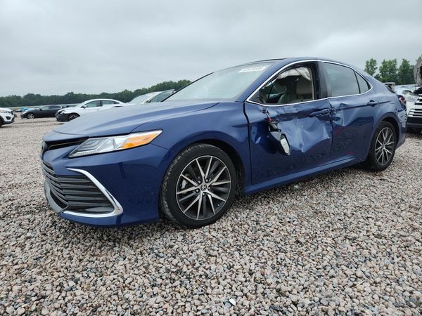 2023 TOYOTA CAMRY XLE