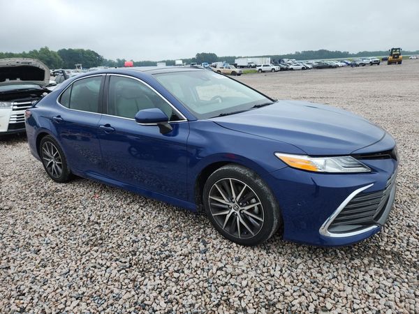 2023 TOYOTA CAMRY XLE