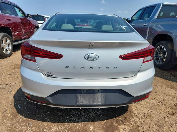 2019 HYUNDAI ELANTRA SE