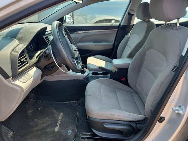 2019 HYUNDAI ELANTRA SE