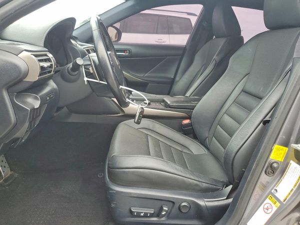 2016 LEXUS IS 200t