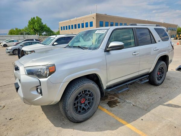 2022 TOYOTA 4RUNNER SR5