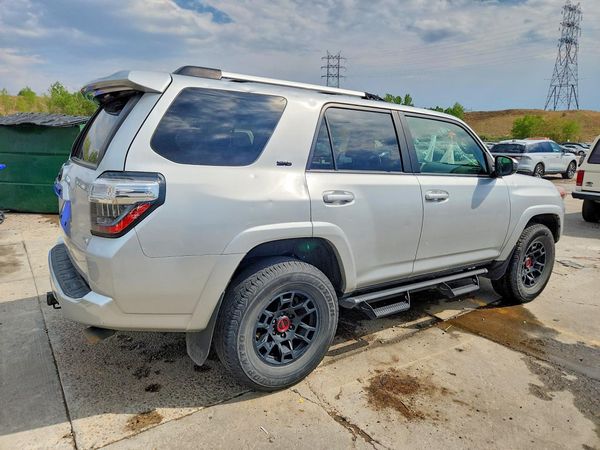 2022 TOYOTA 4RUNNER SR5
