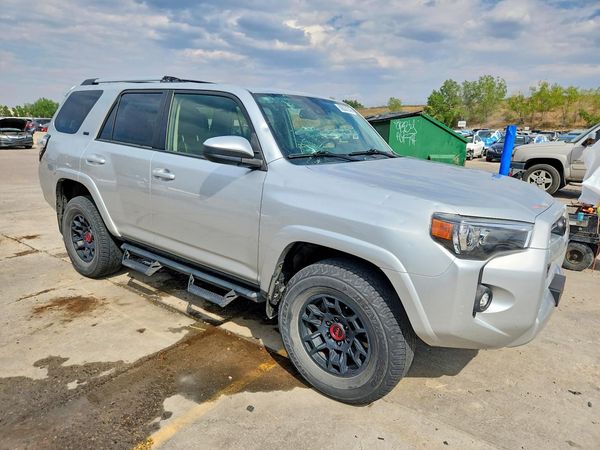 2022 TOYOTA 4RUNNER SR5