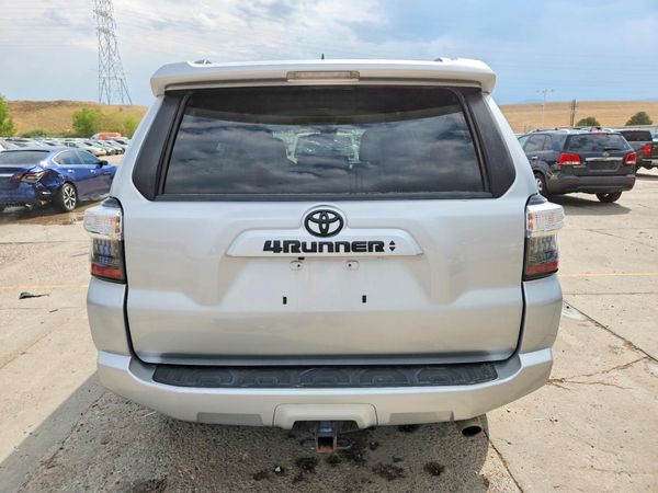 2022 TOYOTA 4RUNNER SR5