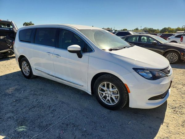 2017 CHRYSLER PACIFICA LX
