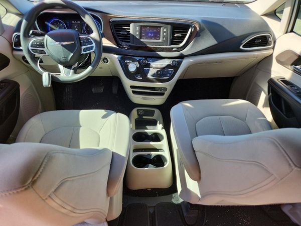 2017 CHRYSLER PACIFICA LX