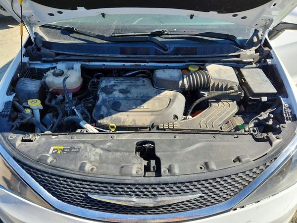 2017 CHRYSLER PACIFICA LX