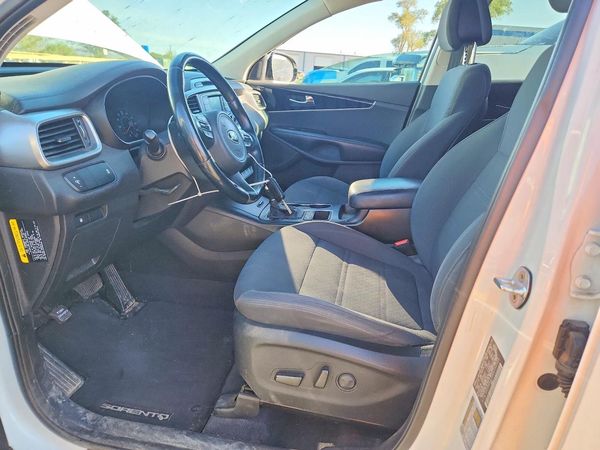 2016 KIA SORENTO L / LX