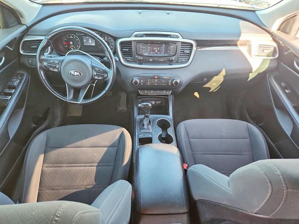 2016 KIA SORENTO L / LX