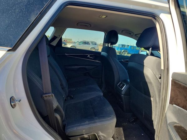 2016 KIA SORENTO L / LX