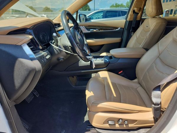 2021 CADILLAC XT6 Platinum Premium Luxury — DENT