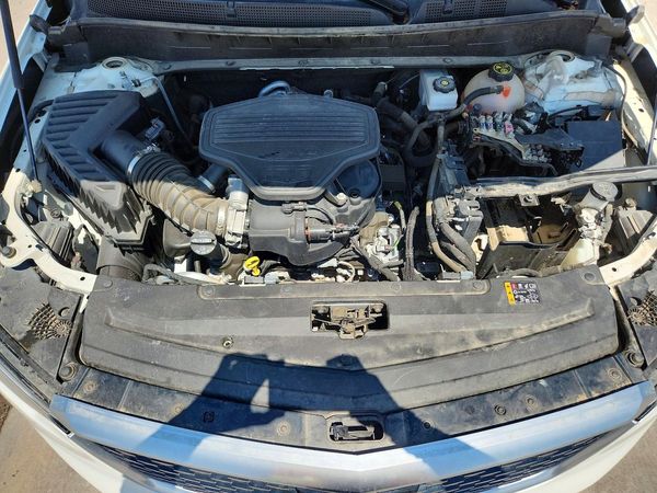2021 CADILLAC XT6 Platinum Premium Luxury — Engine bay