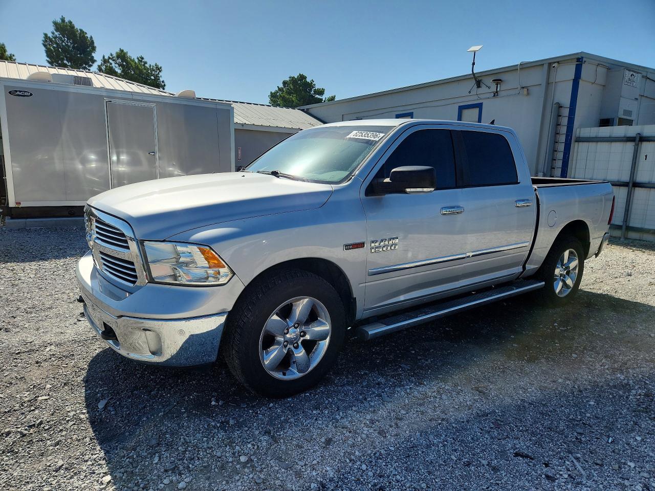 2015 RAM 1500 SLT CREW CAB 4X4