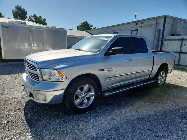 2015 RAM 1500 SLT CREW CAB 4X4