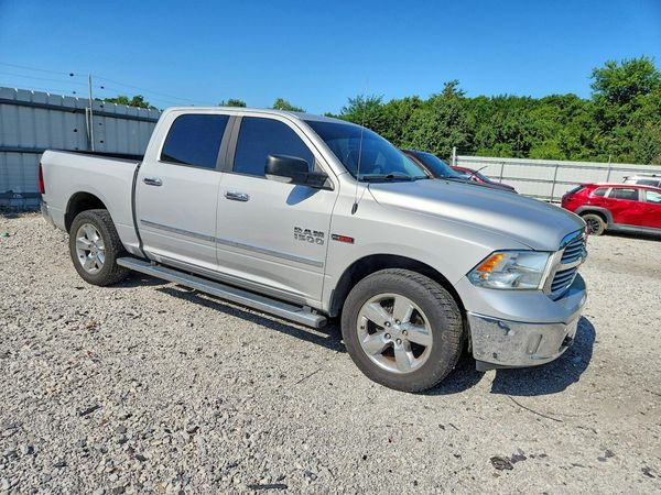 2015 RAM 1500 SLT CREW CAB 4X4