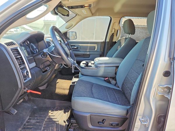 2015 RAM 1500 SLT CREW CAB 4X4
