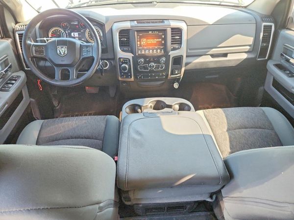 2015 RAM 1500 SLT CREW CAB 4X4