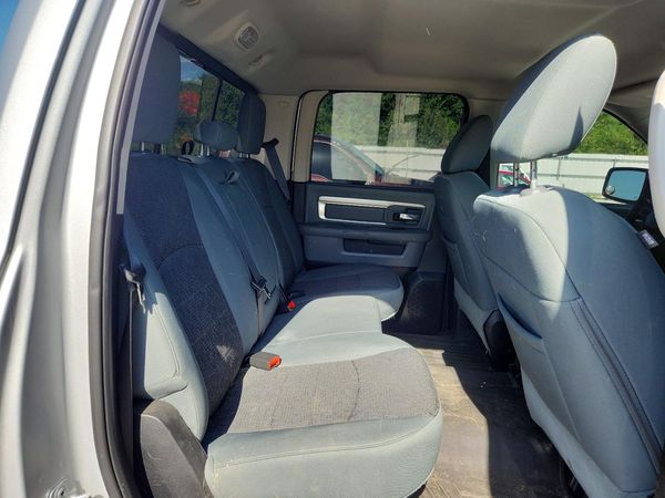 2015 RAM 1500 SLT CREW CAB 4X4