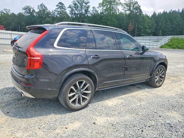 2018 VOLVO XC90 Momentum