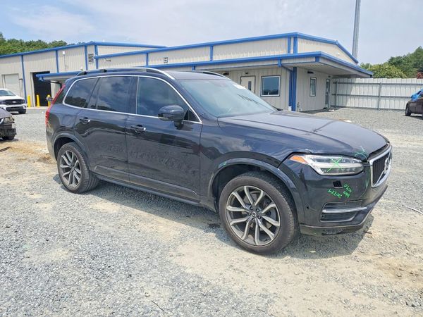 2018 VOLVO XC90 Momentum