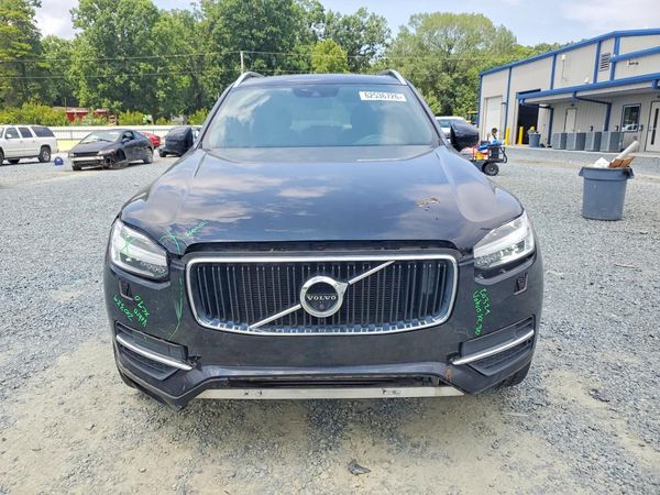 2018 VOLVO XC90 Momentum
