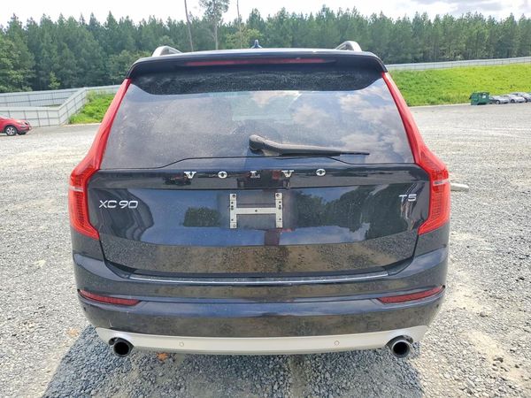 2018 VOLVO XC90 Momentum