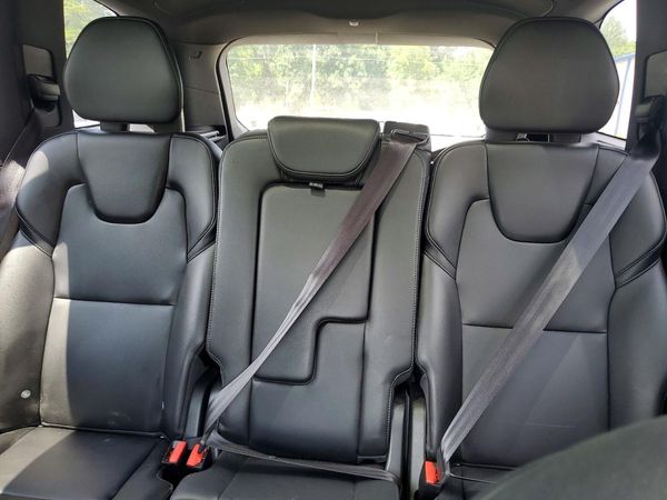 2018 VOLVO XC90 Momentum