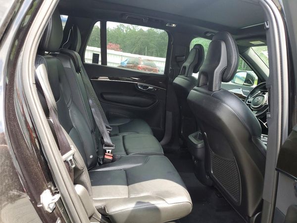2018 VOLVO XC90 Momentum