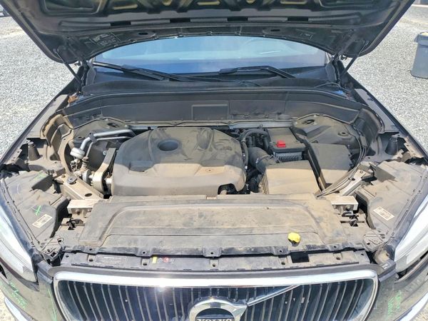 2018 VOLVO XC90 Momentum
