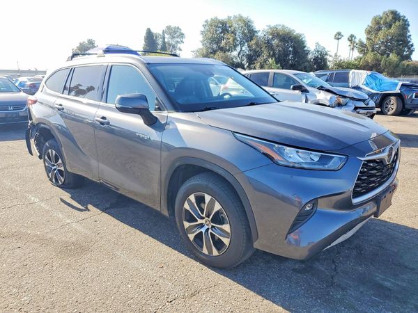 2020 TOYOTA HIGHLANDER XLE Nav